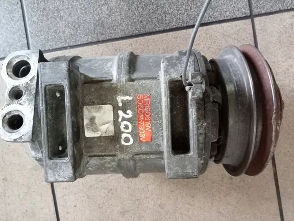 Compresseur de climatisation Mitsubishi L200 Pajero III image 2