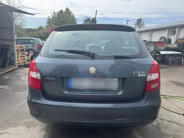 SKODA FABIA II HB Takaluukku LF8J image 2