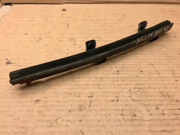 OEM ROC1360 Vasen etuoven ikkunalista - VW Golf II image 2