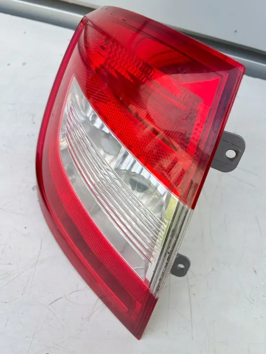 Lámpara trasera izquierda Fabia Rapid 5JH945095A image 2