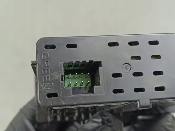 Tomada USB Mitsubishi Outlander OEM 8J0V8H28 image 3
