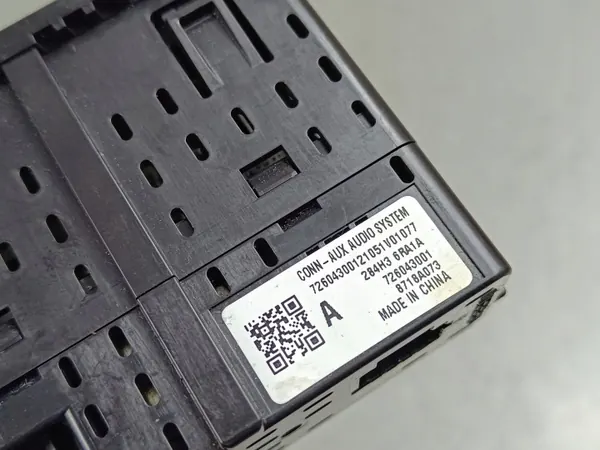 Tomada USB Mitsubishi Outlander OEM 8J0V8H28 image 6