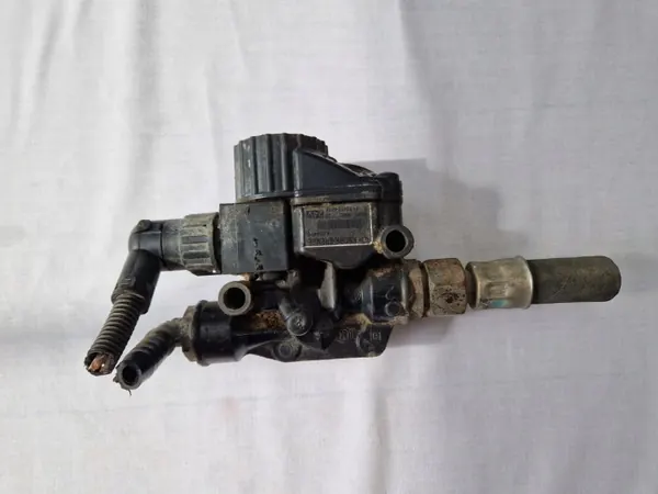 Soupape Modulateur EBS OEM 81524526039 pour MAN TGX/TGS image 2