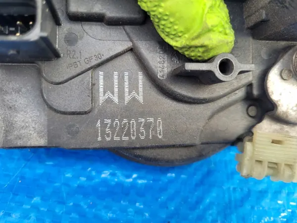 OPEL Astra H Zafira B Framre Lock Höger 13220370 image 4