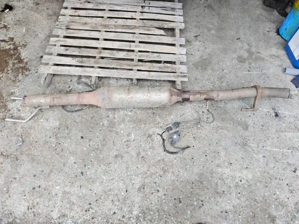 Katalysator OEM 82105585 för Mercedes-Benz 2.2L image 2