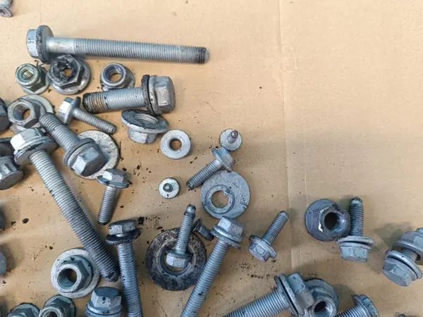 Parafusos suspensão OEM 6,65KG para Audi A4 B9 Avant image 3