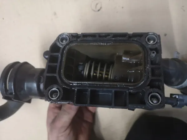Carcaça Termóstato Ford OE OEM 9818467880 Usado image 4