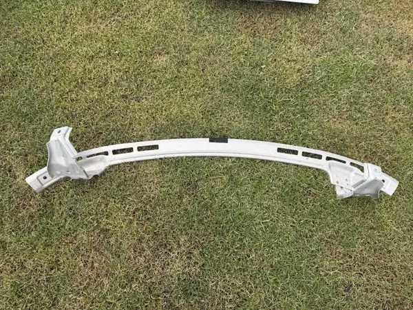 Refuerzo delantero Tesla Model Y OEM 1506688-00-A image 4