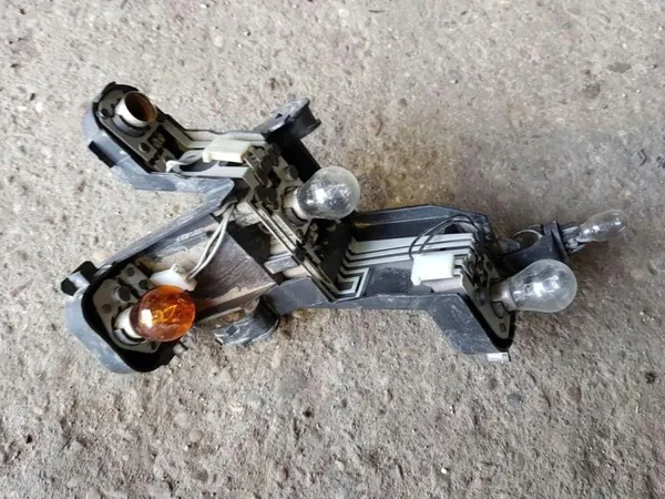 BMW 5 Touring E61 Takavalonliitin OEM 6923306 image 2