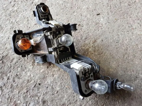 BMW 5 Touring E61 Takavalonliitin OEM 6923306 image 4