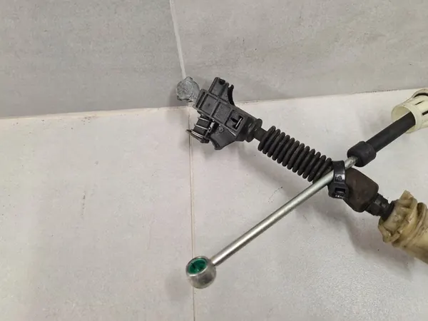 Câble de changement de vitesse Opel Corsa E 1.4 Turbo 55504504 image 4