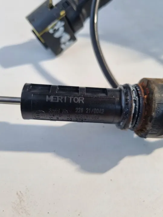 Bromsbeläggsslitsensor OEM 6431R1032 FORD bak image 4