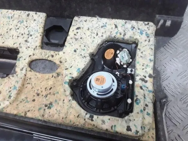 BMW F01/F02 taka tavaratilan hyllyn rulla OEM 9150075 image 5