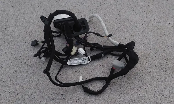 Linkerkant deurbedrading Dodge Challenger 68278031AC image 1