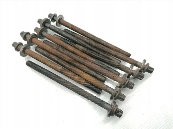 Vauxhall Astra Vis de Culasse 1.6 Essence 2012 image 2