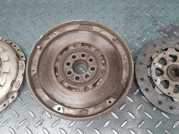 Kit de embreagem LUK BMW E46 E36 316i 318i M43B19 OEM 1223689 image 4