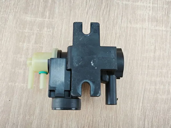 Válvula de vácuo OEM 8589117 para BMW 2.0D - Usada image 4