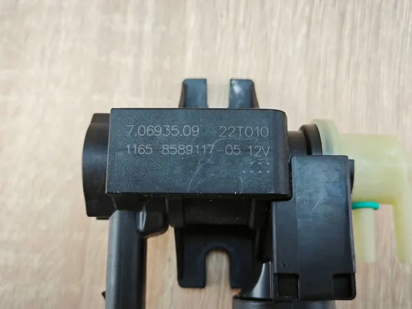 Válvula de vácuo OEM 8589117 para BMW 2.0D - Usada image 5