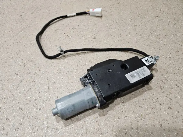 Motor de techo solar Hyundai Ioniq 5 OEM 81679GI000 image 2