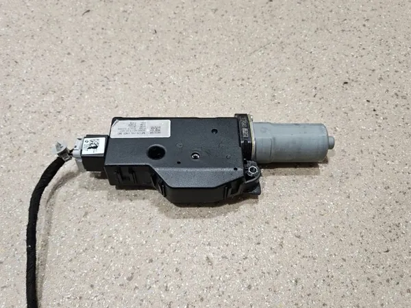 Motor de techo solar Hyundai Ioniq 5 OEM 81679GI000 image 4