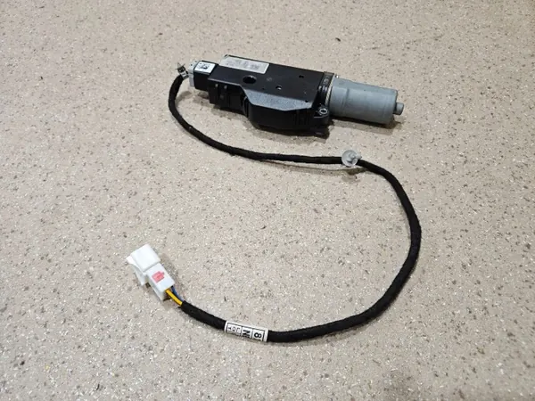 Motor de techo solar Hyundai Ioniq 5 OEM 81679GI000 image 7