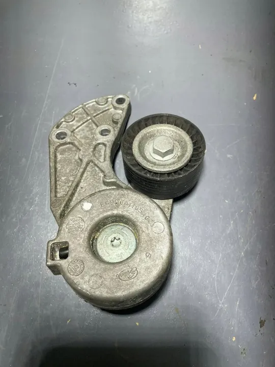 Porsche Cayenne 7P5 3.6 Polia de Tensão OEM 03H145299C image 2