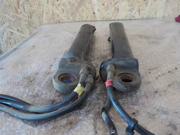 Renault Magnum 440 ohjaamonnostosylinteri OEM 5010224332 image 3