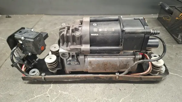 Compressor suspensão BMW OE 6789450 usado image 2