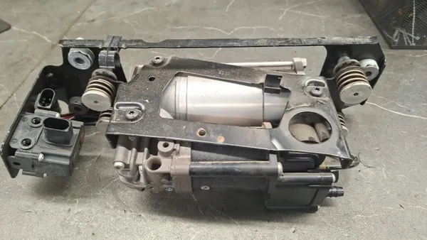 Compressor suspensão BMW OE 6789450 usado image 4