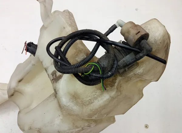 Pyyhkijän Nesteen Säiliö Volkswagen Passat image 3