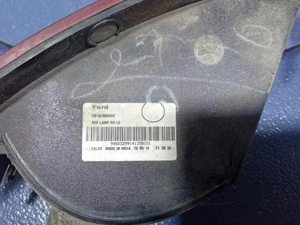 Ford Ecosport Taka-oikea Peruutusvalo OEM CN1515500AC image 5