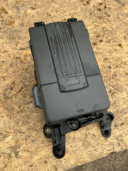 Support batterie VW avec base OEM 04- État utilisé image 3