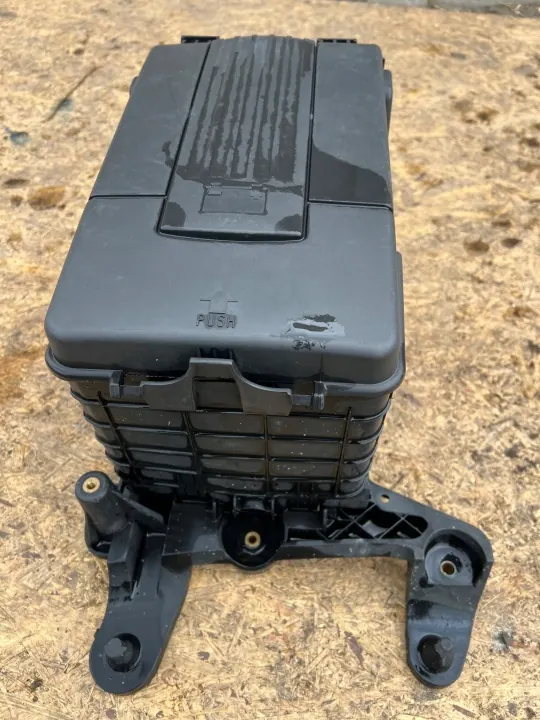 Support batterie VW avec base OEM 04- État utilisé image 4