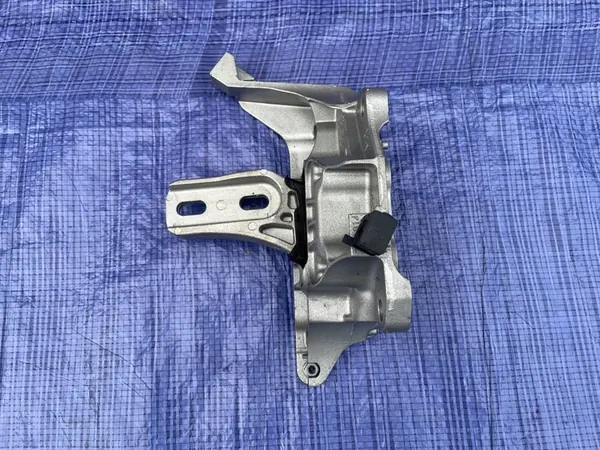 Support de boîte PEUGEOT 208 II 1.2 VTI image 1