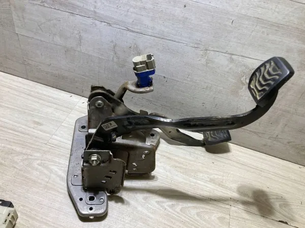 Ford Kopplingsbromspedal OEM GK21-2450-BD Begagnad image 2