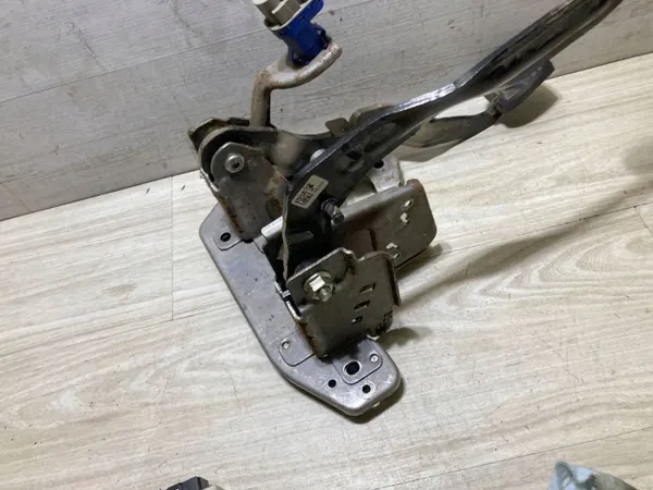 Ford Kopplingsbromspedal OEM GK21-2450-BD Begagnad image 3