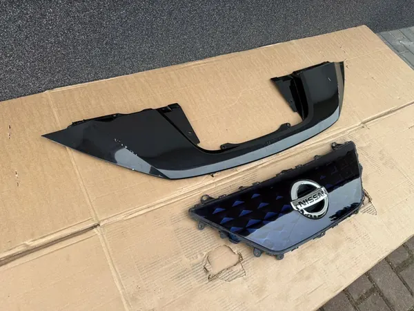 Nissan Leaf II 2017- Grill Front Cover OEM image 2