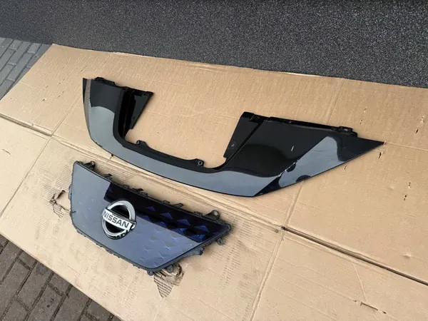 Nissan Leaf II 2017- Grill Front Cover OEM image 3