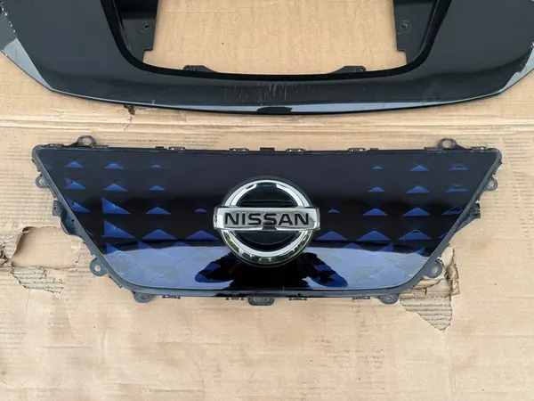 Nissan Leaf II 2017- Grill Front Cover OEM image 6