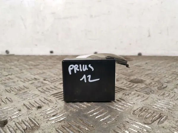Toyota Prius 2011 ECU OEM 1669000121 - Gebruikt image 2