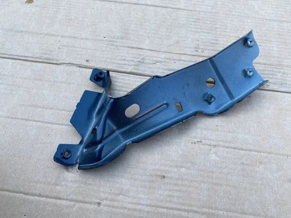 Support d'aile avant droit OEM 82A821136 pour Audi A1 image 5