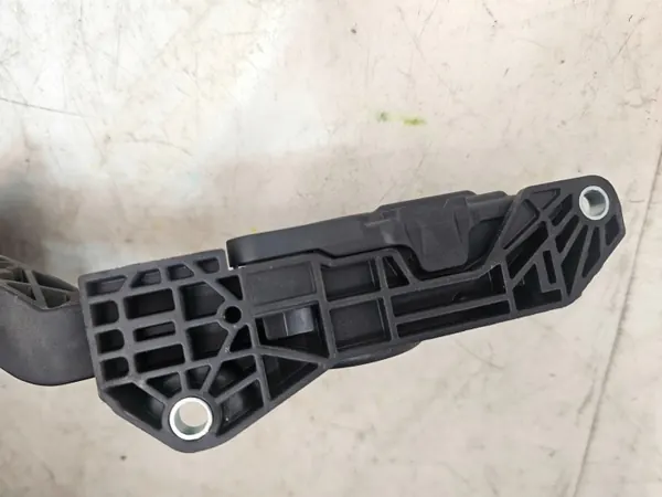 Dodge Ram 09-18 Kaasupoljin OEM 68043161AD image 4