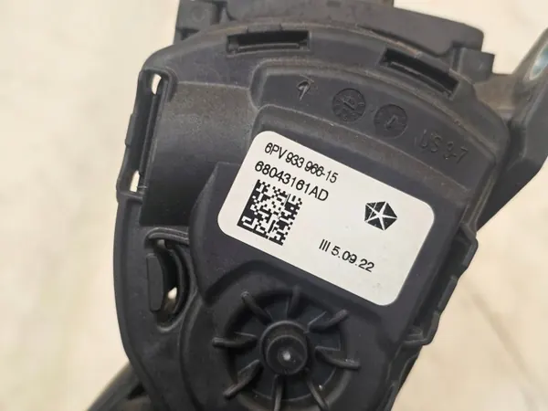 Dodge Ram 09-18 Kaasupoljin OEM 68043161AD image 6