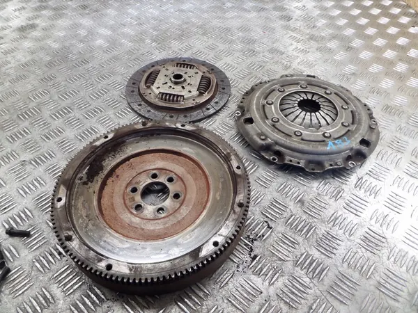 Volante de Dupla Massa 1.4 TDI VW Polo V 6R Skoda Fabia III image 2