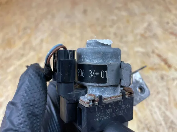 Vattenvärmarventil OEM A2059063401 för Mercedes W205 image 10