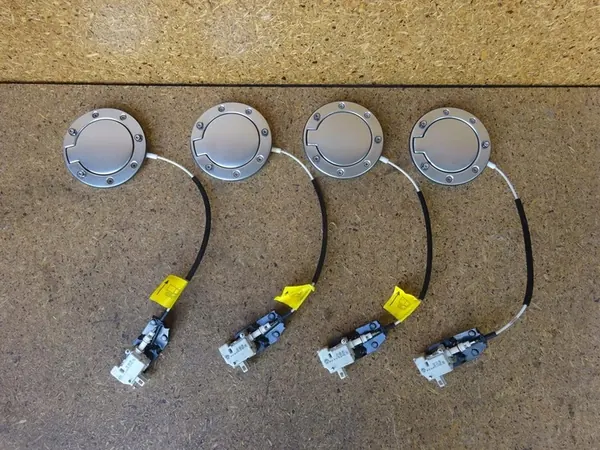 AUDI TT 8N Bränsletanklock med Aktuator 8N0809905B image 10