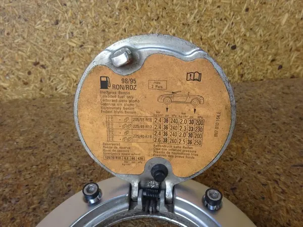 AUDI TT 8N Bränsletanklock med Aktuator 8N0809905B image 5