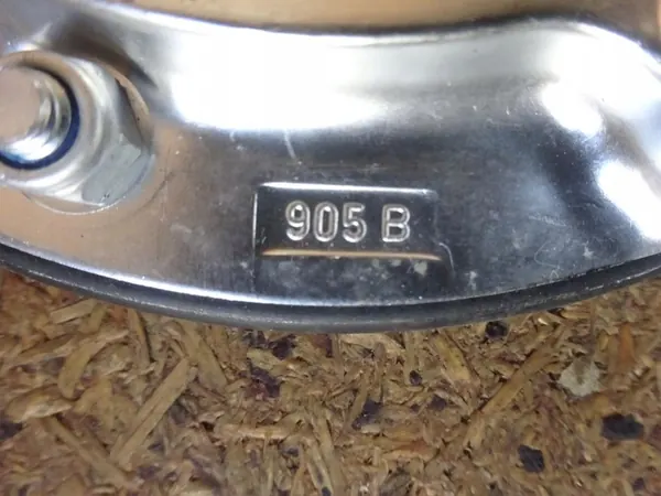 AUDI TT 8N Bränsletanklock med Aktuator 8N0809905B image 8