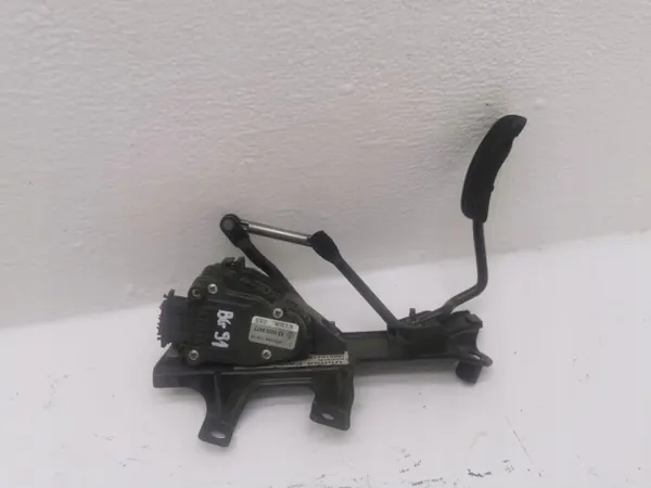 Kaasupotentiometri OEM 820008477 Renaultille image 2
