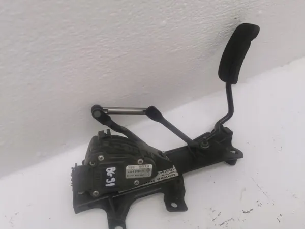 Kaasupotentiometri OEM 820008477 Renaultille image 3